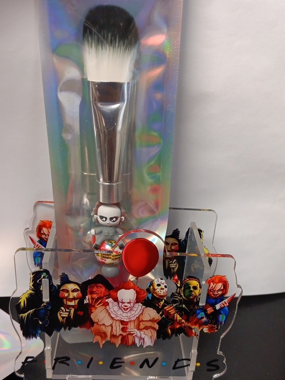 4 Makeup Brushes & Holder (New)